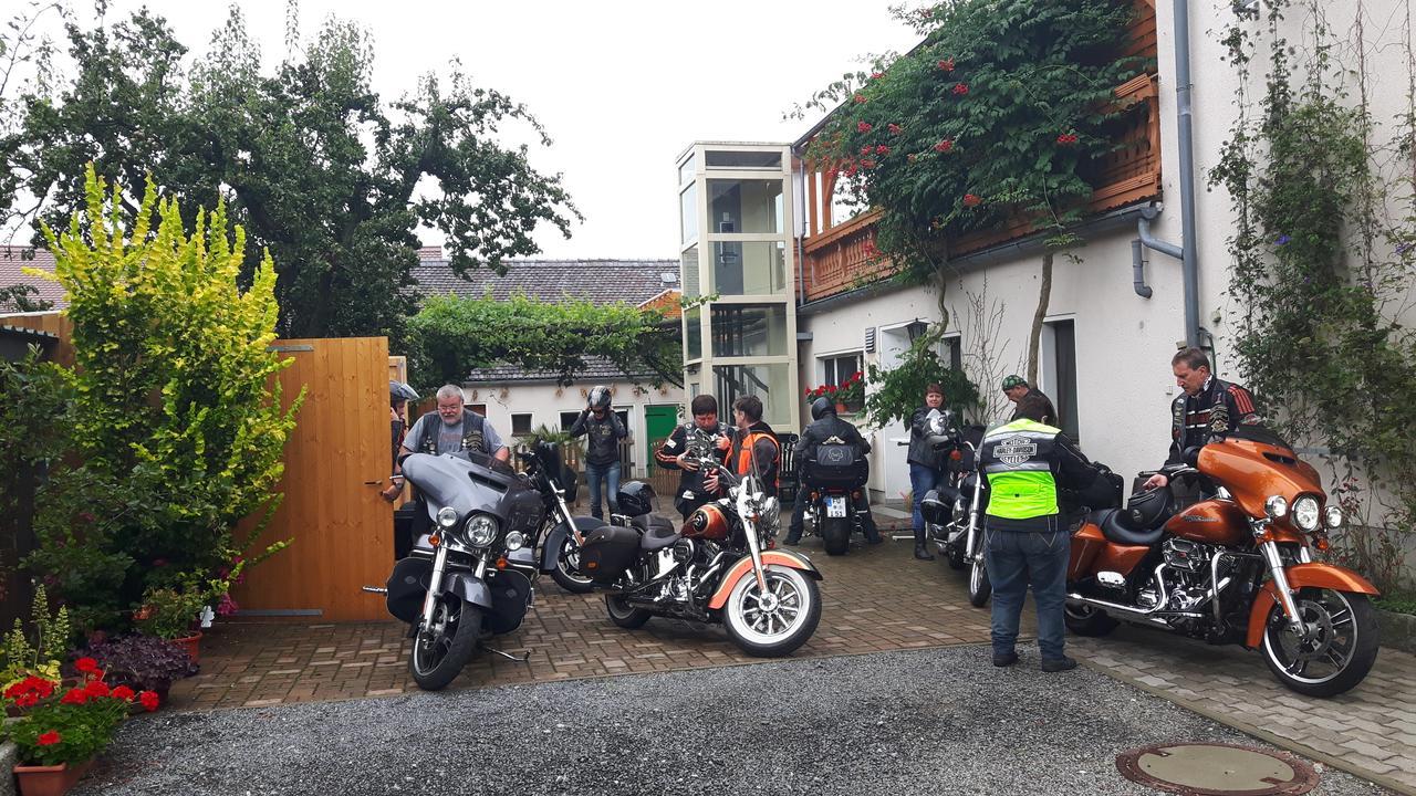 Familienhotel Zur Linde Panschwitz-Kuckau Exterior foto